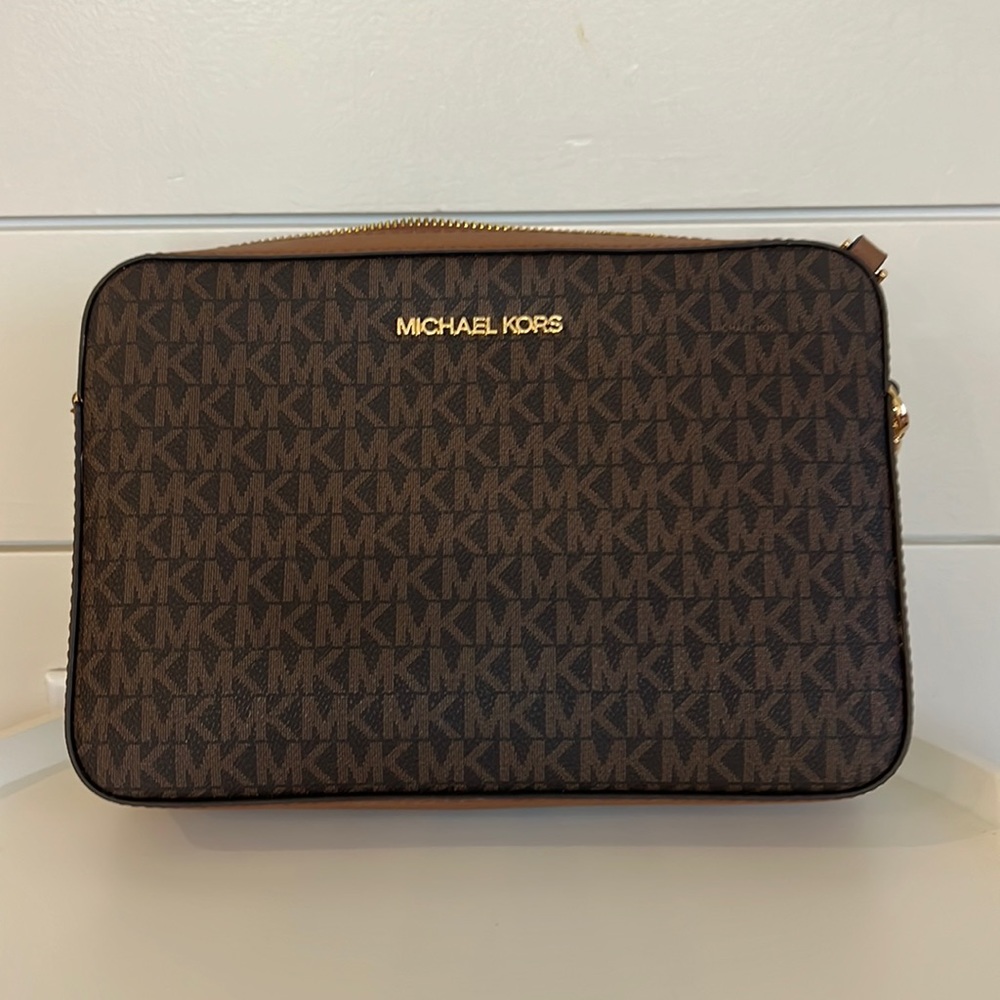 NWT JET SET LARGE EW CROSSBODY IN BROWN